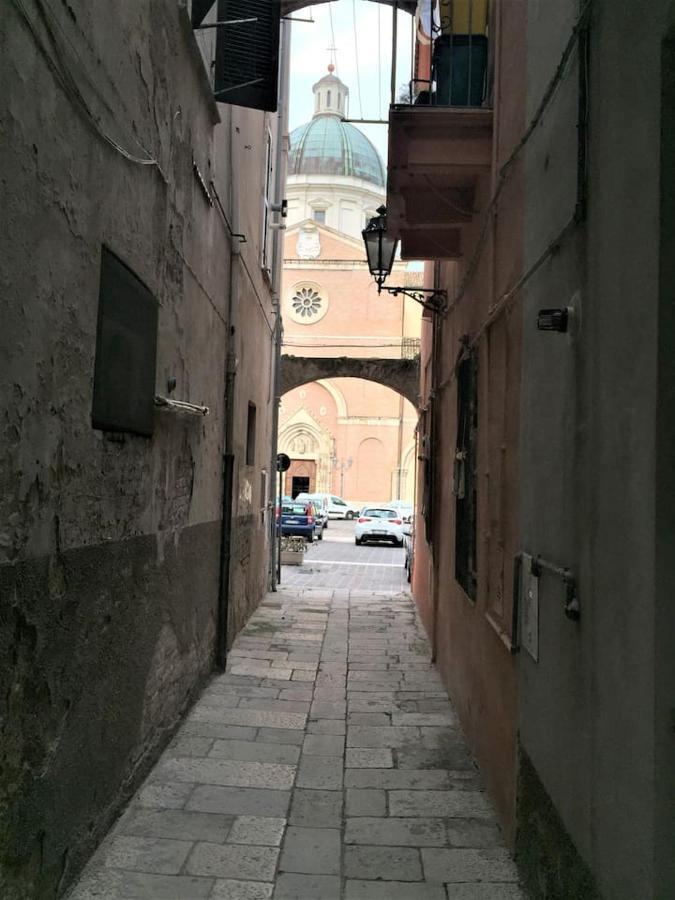 Appartamento In Centro Storico Ortona Bagian luar foto